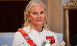 Wie jetzt herauskam, pflegte Kronprinzessin Mette-Marit wohl jahrelangen Kontakt mit Jeffrey ...