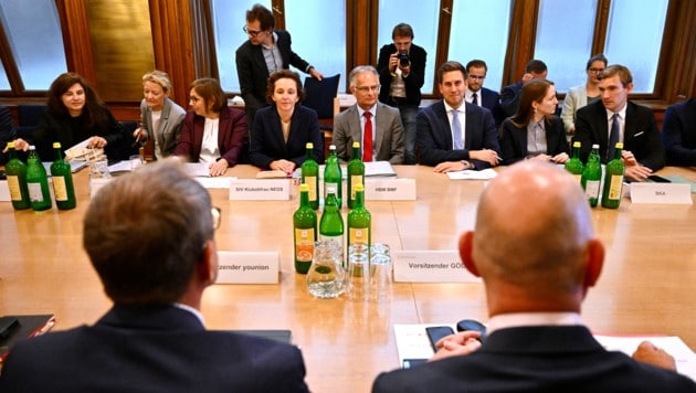 Auftakt zur ersten Runde der Beamten-Gehaltsverhandlungen. Die Beteiligten gaben sich ...