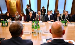 Auftakt zur ersten Runde der Beamten-Gehaltsverhandlungen. Die Beteiligten gaben sich ...