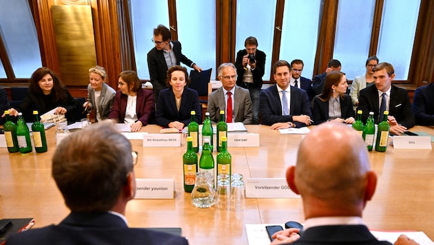 Auftakt zur ersten Runde der Beamten-Gehaltsverhandlungen. Die Beteiligten gaben sich ...