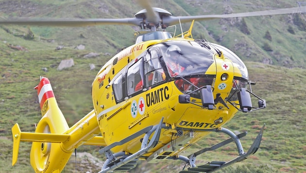 Der Mann wurde mit einem Notarzthubschrauber geborgen.