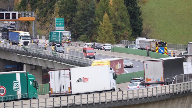 Lkw links, Autos rechts –mit diesem Verkehrskonzept für die schwächelnde Luegbrücke holte sich ...