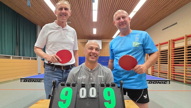 Markus Berger (vorne) zählt zu den Top-Schiedsrichtern. In Aschbach greift er aber gerne selbst ...