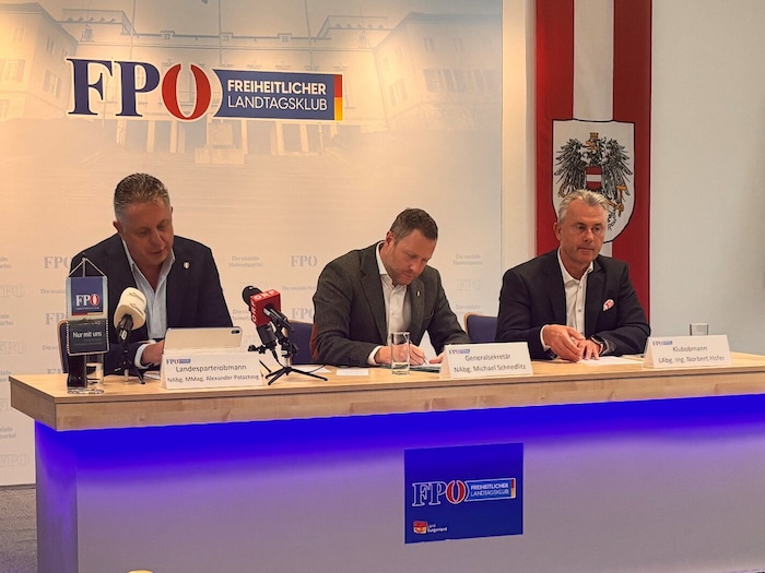 Landesparteiobmann Petschnig, Generalsekretär Schnedlitz und Klubobmann Hofer bei der ...