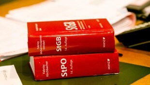 Gegen den ehemaligen Zivildiener der KZ-Gedenkstätte Mauthausen wird wegen gefährlicher Drohung ...