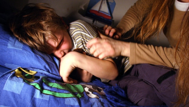 Die Kinder berichten unisono von Übergriffen, denen sie jahrelang ausgesetzt waren. (Symbolbild)