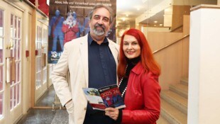 Intendant Bruno Max (mit Christina Saginth) lud zur Programmpräsentation ins Stadttheater ...