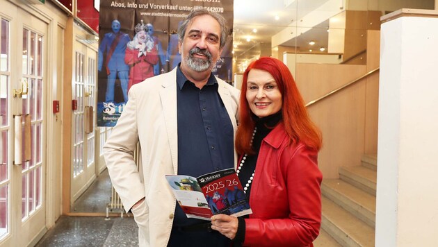 Intendant Bruno Max (mit Christina Saginth) lud zur Programmpräsentation ins Stadttheater ...