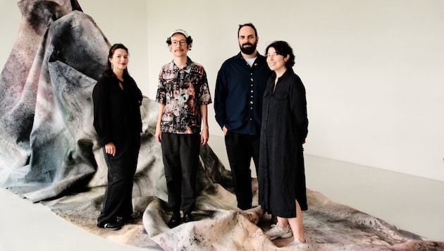 Die Kuratoren der Schau: Rose-Anne Gush, Robin Klengel, Philipp Sattler und Johanna Pichlbauer ...