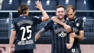 Jakob Jantscher (M. mit Hierländer und Stankovic) bittet im Sturm-Umbruch um Geduld.