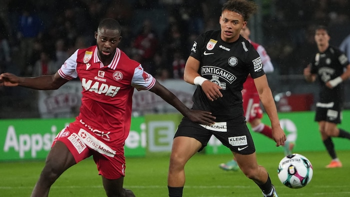 Sadik Fofana (li.) und seine Roten werden JP Hödl und den Schwarzen alles abverlangen.