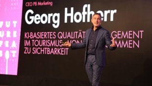 P8-Chef Georg Hofherr stellte die KI-basierten „Concierge“ namens „Quinto“ und „Lucy“ vor.