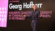 P8-Chef Georg Hofherr stellte die KI-basierten „Concierge“ namens „Quinto“ und „Lucy“ vor.