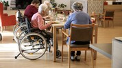 Zurzeit setzt die Salzburger Landesregierung den Sparstift im Sozialbereich an, was zum ...