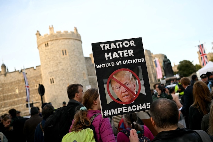 Demo gegen Trump vor Schloss Windsor