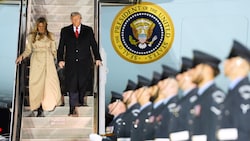 Die Trumps sind in Stansted bei London gelandet.