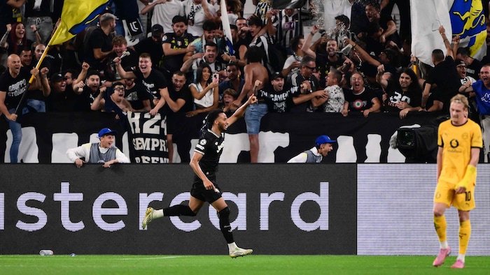 LLoyd Kelly (links) erlöste die „Alte Dame“ kurz vor Spielende.