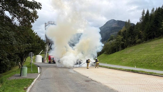 Die Feuerwehr musste mit schwerem Atemschutz ausrücken.