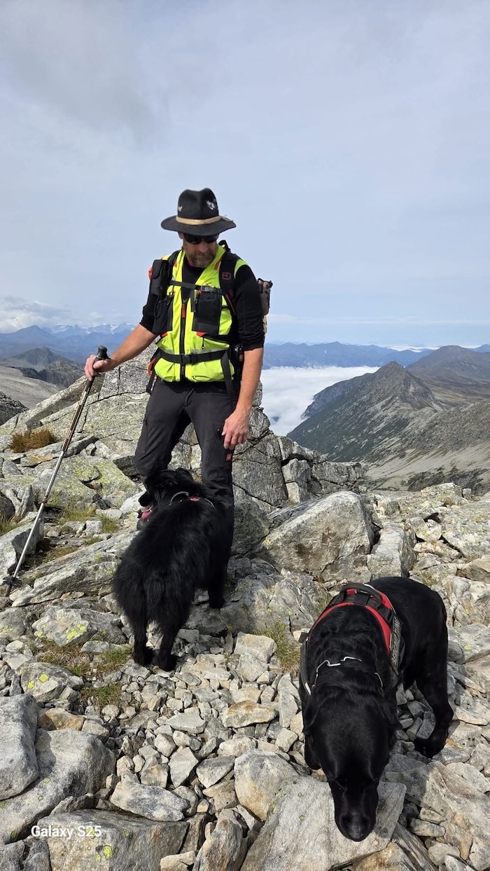Auch Spürhunde versuchten, die Fährte des verschollenen Alpinisten aufzunehmen.