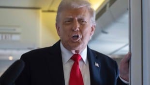 Trump war Dienstagabend auf dem Flughafen Stansted in der Nähe von London gelandet.