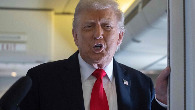 Trump war Dienstagabend auf dem Flughafen Stansted in der Nähe von London gelandet.