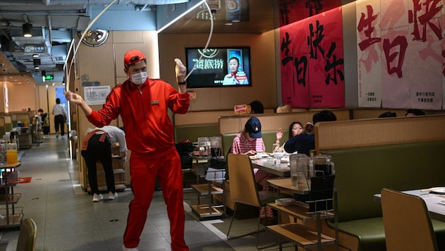 Showküche gehört zum Programm. Hier werden handgefertigte Nudeln gezogen.