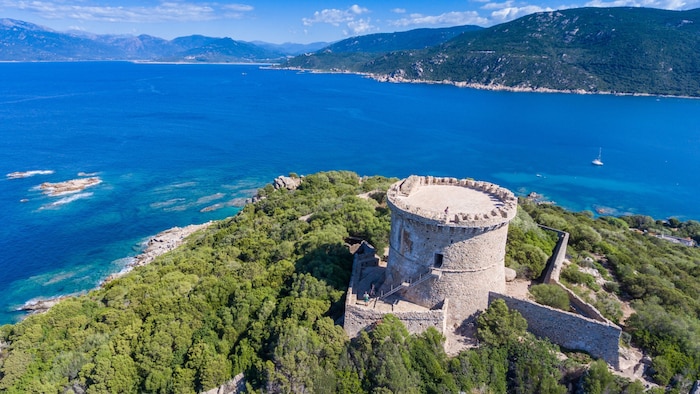Besichtigung des Campomoro: Der Genueserturm wurde im 16. Jahrhundert erbaut.