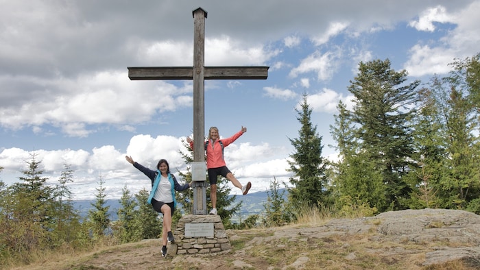 Es ist erreicht, das Gipfelkreuz auf 1261 Metern.