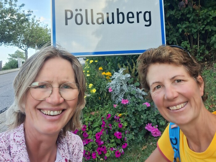 Herzlich willkommen in Pöllauberg: Elisabeth Zienitzer (li.) und Silvia Sarcletti.