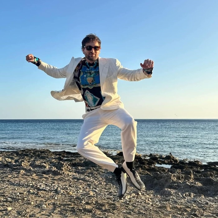 Überglücklich genießt Adam Lukas derzeit Kreta.