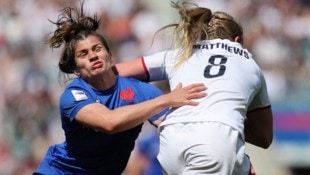 Axelle Berthoumieu (li.) hat es beim Rugby übertrieben, die WM ist für die vorbei.
