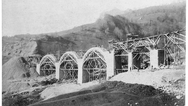 Baustelle der Höllentobelbrücke: 92 Menschenleben sollte am Ende der Bau der Arlbergbahnstrecke ...