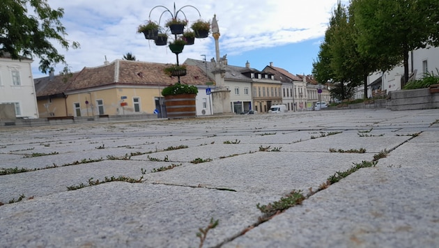 Kalvarienbergplatz: 2008 wurden großflächig Platten verlegt, jetzt soll entsiegelt werden.