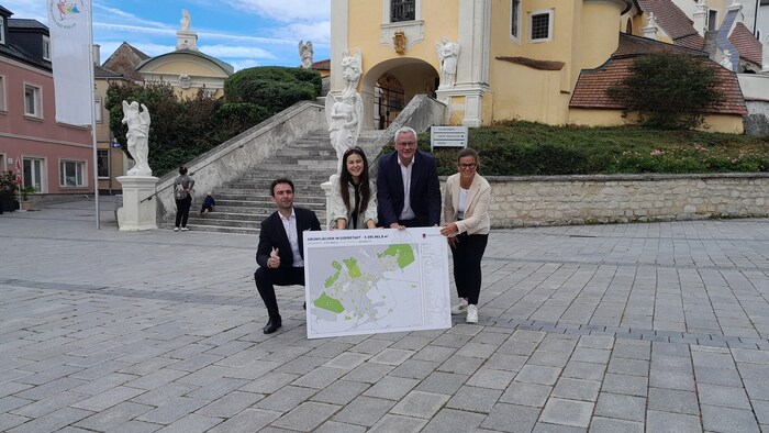 Gemeinderat Michael Nemeth, Sánchez Pöll, Steiner und Dvornikovich präsentierten die ...