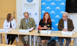 Gemeinsam stellten Institutsleiterin Adelheid Wöhrer, Rektor Wolfgang Fleischhacker (Med-Uni), ...