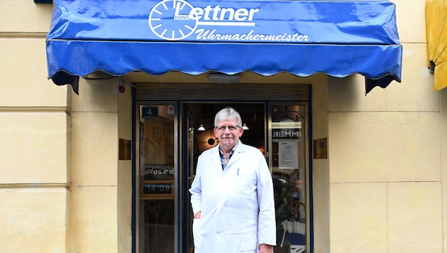 Hans Lettner ist seit 30 Jahren als Uhrmacher tätig. Er blickt mit Sorge in die Zukunft.