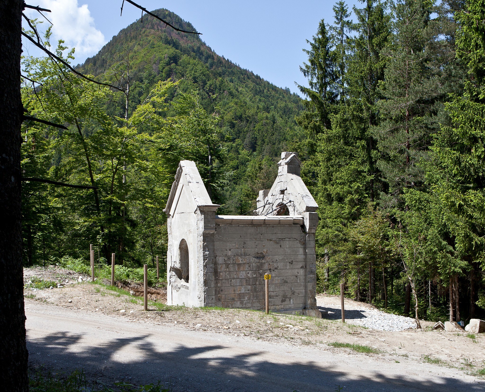 Die Kapellenruine in Rosenbach hat eine große, traurige Geschichte und ist ein Mahnmal.