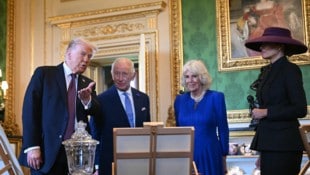 Donald Trump kam nicht mit leeren Händen zu König Charles und Königin Camilla. Aber auch das ...