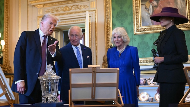 Donald Trump kam nicht mit leeren Händen zu König Charles und Königin Camilla. Aber auch das ...
