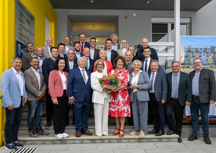 Vorige Woche wurde die neue Begrünung offiziell mit allen Bürgermeistern aus dem Bezirk sowie ...