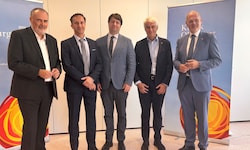 LH Doskozil, Prof. DDr. Feigl, Dr. Staribacher, Univ.-Prof. Kriwanek und kaufm. GF Öller bei der ...