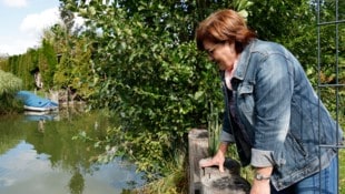 Trügerische Idylle an der Fischach: Anrainerin Irene Mühl hofft, dass es bald einen ...
