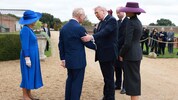 Es war eine herzliche Begrüßung, mit der die Königsfamilie die Trumps willkommen hieß. Dafür gab ...