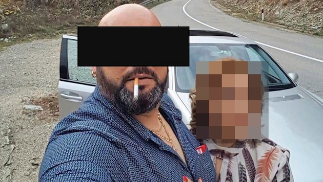 Das (Noch)-Ehepaar vor dem Mercedes, in dem sich der Schütze schließlich selbst erschossen haben ...