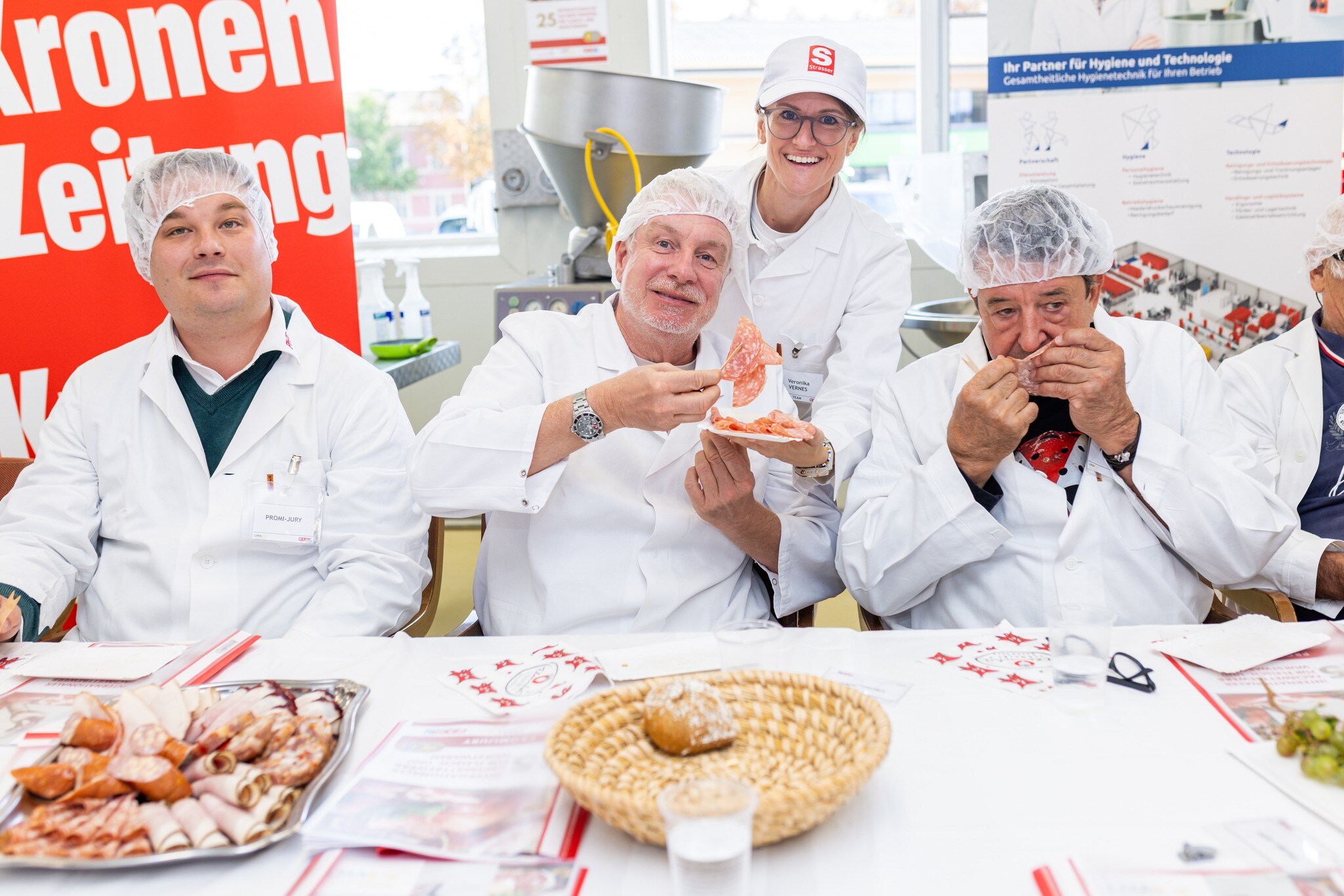 Auch Promis wie die Stadtrichter Willi Noll und Hans Schaunig haben die Fleisch- und Wurstwaren ...