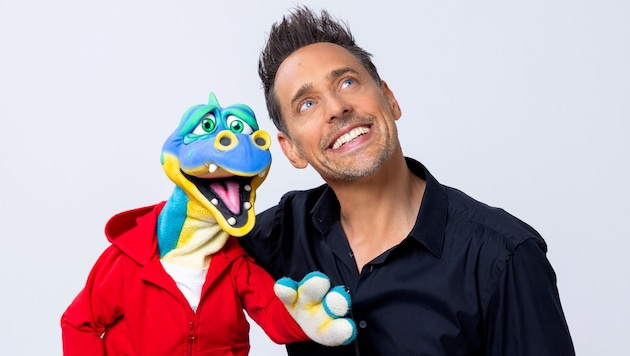 „Tricky Niki“ mit Drache Emil. Auch Faultier Diego und Affe Luigi hat er mit im Gepäck. Karten ...