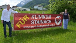 Arzt Wilhelm Pintar und Vereinsbobfrau Regina Winkler-Renner am Grundstück, auf dem das Klinikum ...