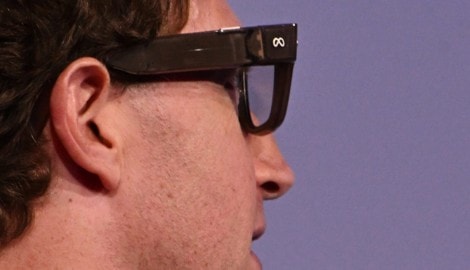 Meta-CEO Mark Zuckerberg bei der Demonstration der neuen smarten Brille.