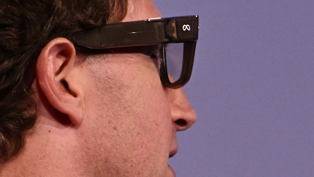 Meta-CEO Mark Zuckerberg bei der Demonstration der neuen smarten Brille.