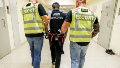 Freiwillige Heimreisen kommen dem Steuerzahler billiger.